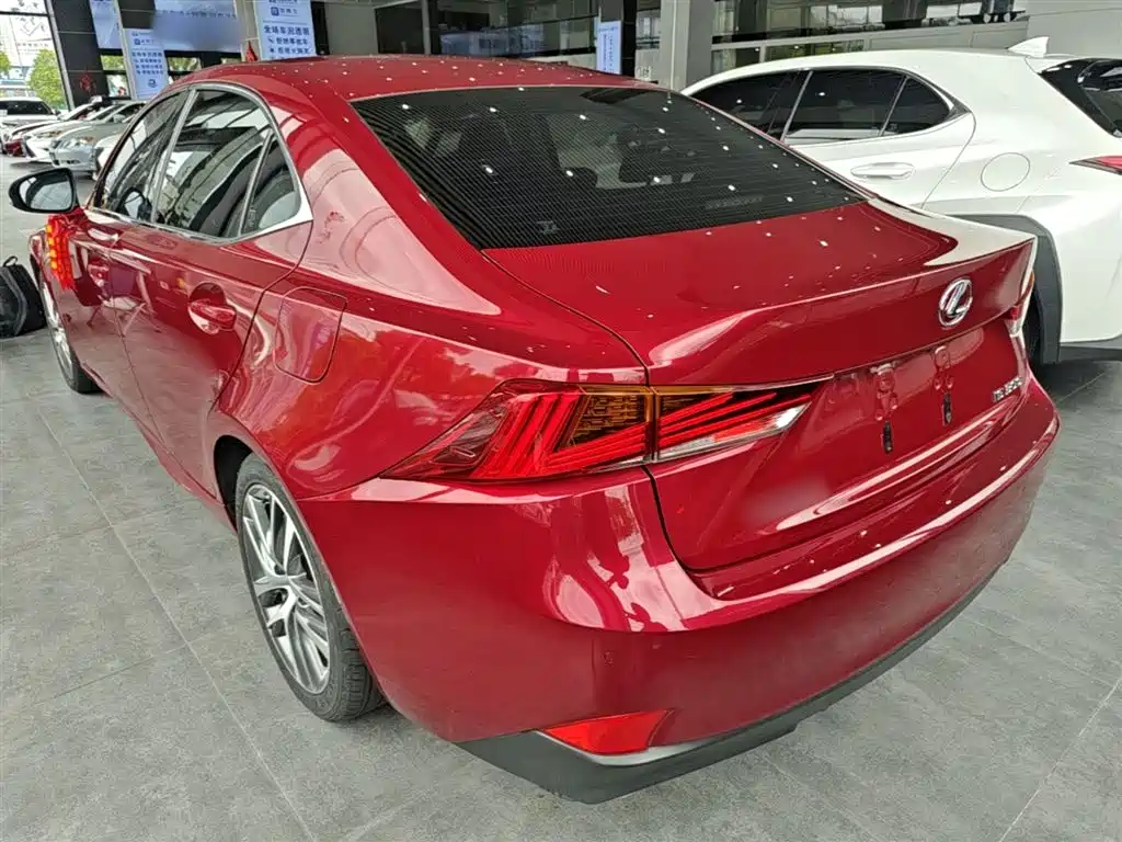 Lexus IS 2017 300 Fashion Edition фото 5
