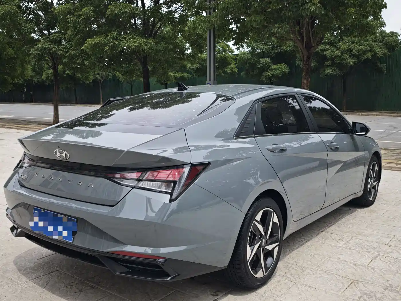 Hyundai Elantra 2023 1.5L CVT GLS Premium фото 9