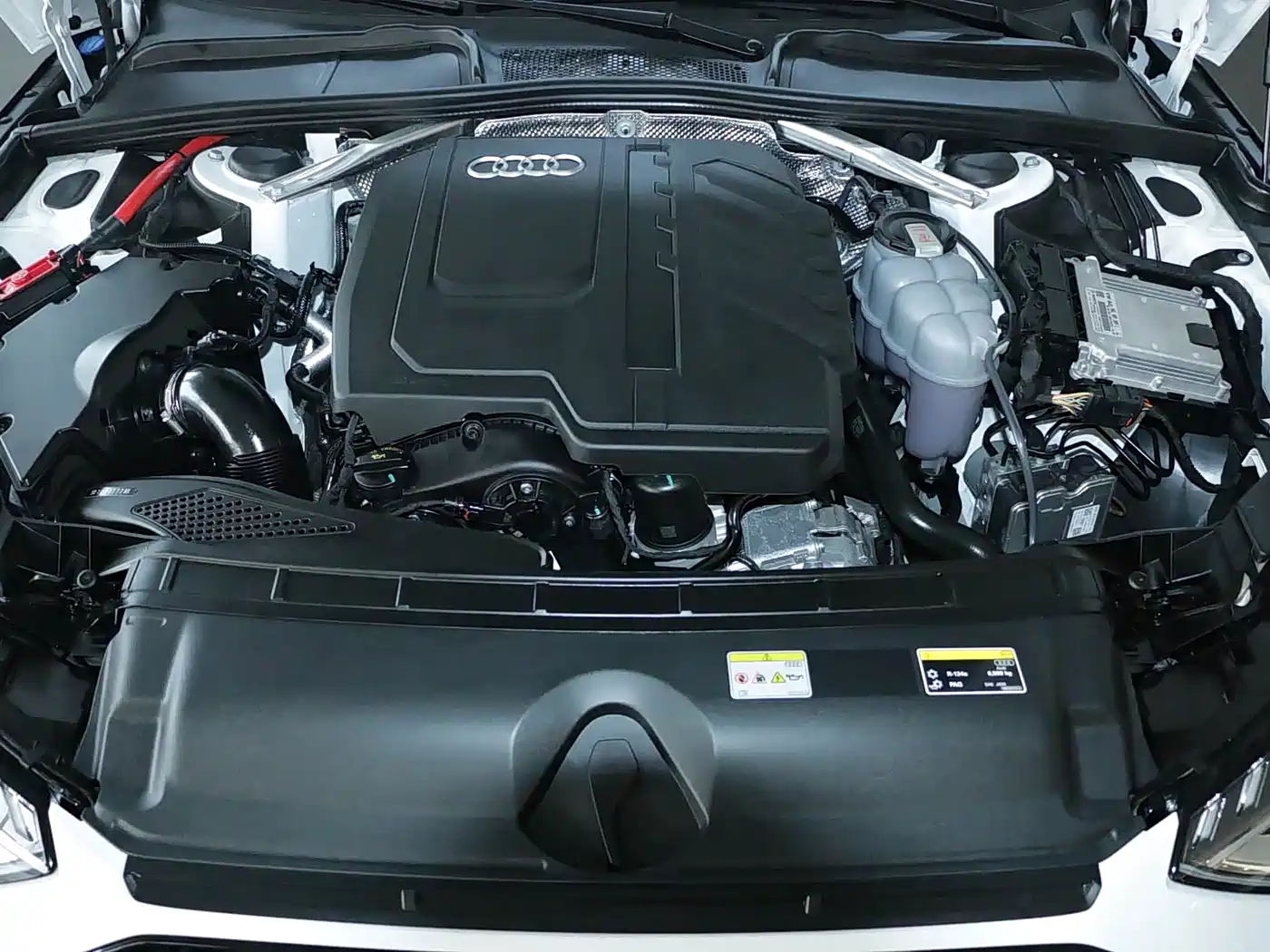 Audi A4L 2025 2025 2 Million Celebration Edition 40 TFSI Luxury Dynamic
