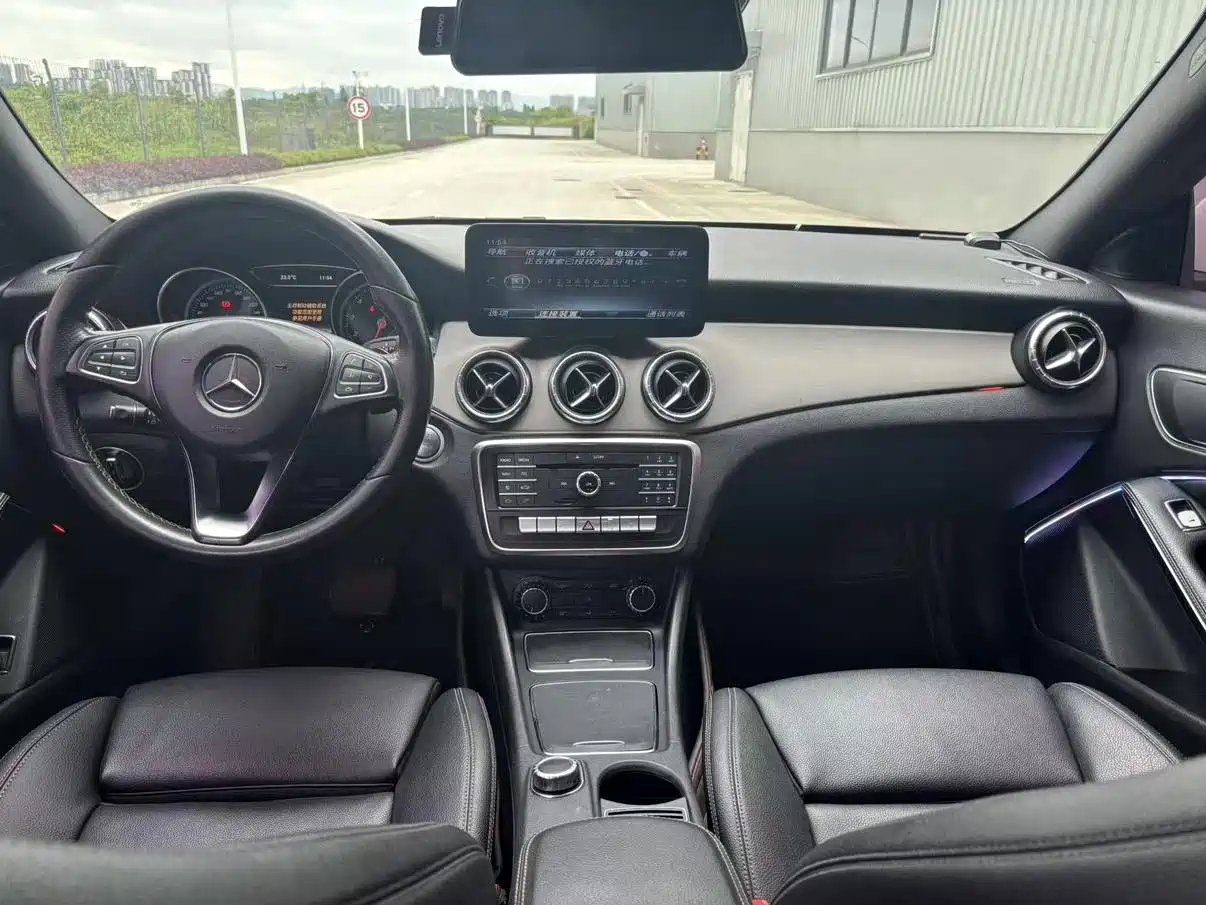 Mercedes-Benz CLA (Import) 2016 CLA 200 Fashion фото 6