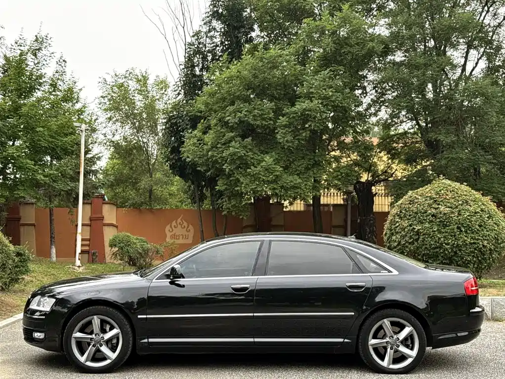 Фото 3 - Audi A8