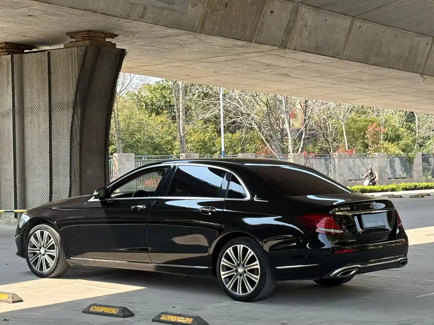 Mercedes-Benz E-Class 2017 E 300 L Luxury фото 9