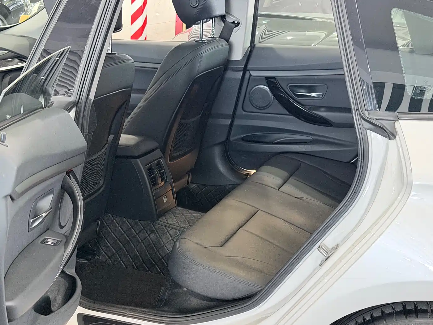 BMW 3 Series GT 2018 320i Fashion фото 7