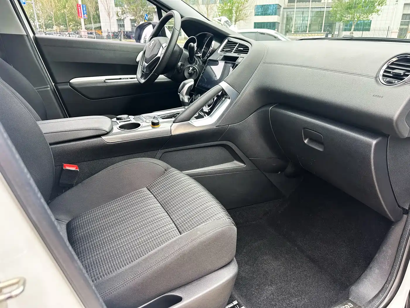 Peugeot 3008 2016 1.6THP Automatic Standard Edition фото 11