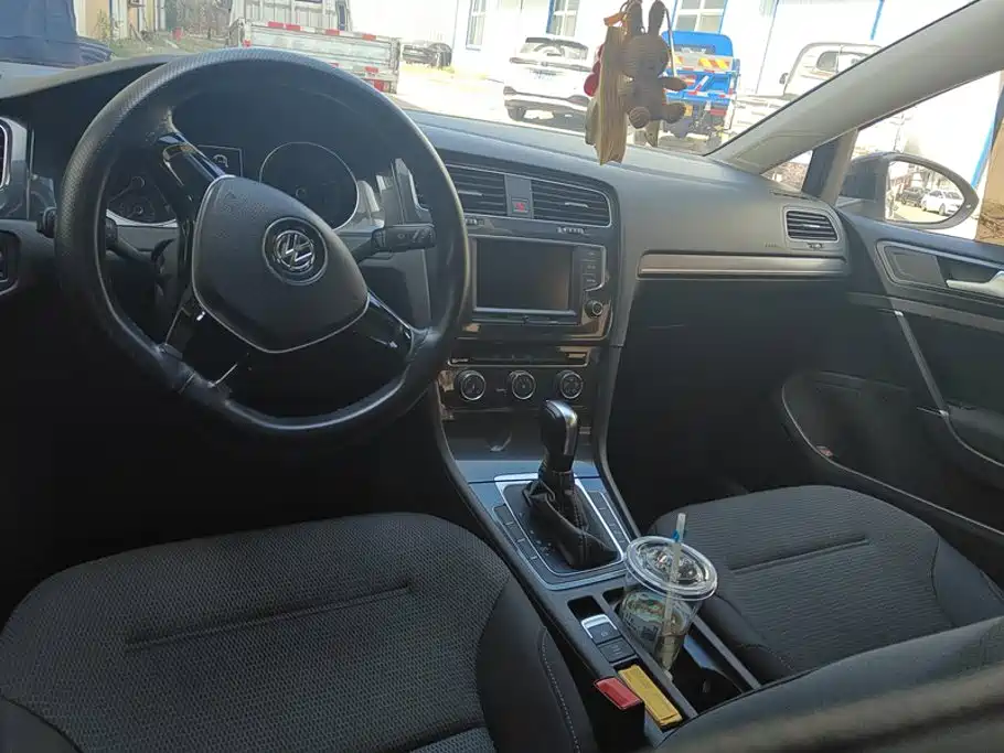 Фото 12 - Volkswagen Golf