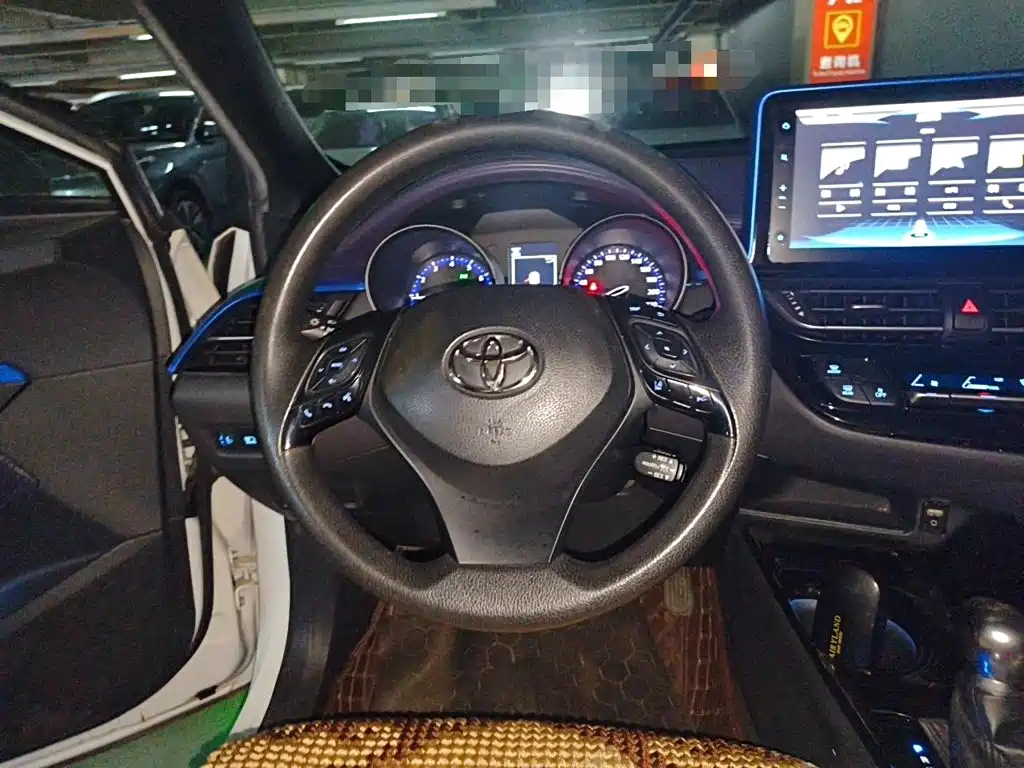 Toyota C-HR 2019 2018 2.0L Leading Sunroof Edition V