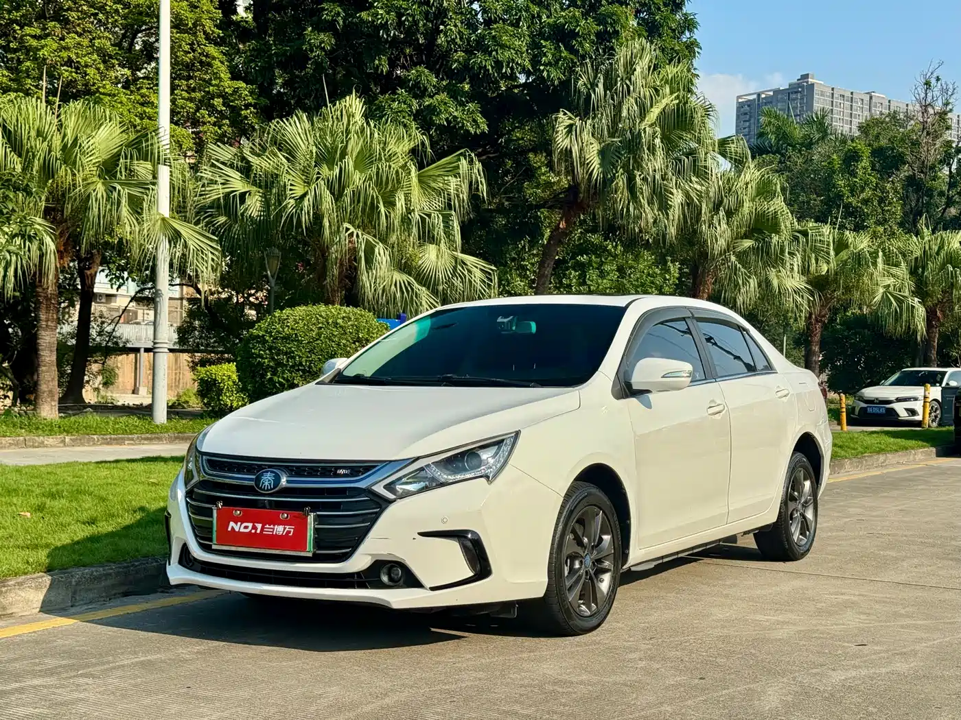BYD Qin New Energy 2017 2017 1.5T Premium Model