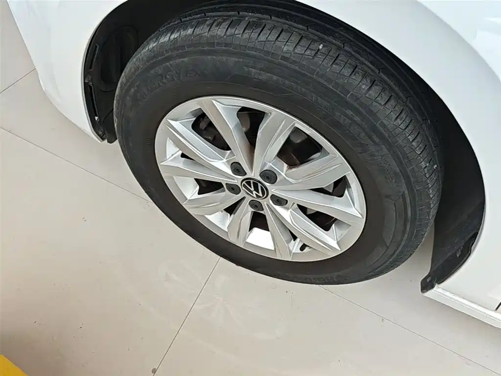 Volkswagen Polo 2023 Facelift Plus 1.5L Auto Chroma Tech Edition фото 23