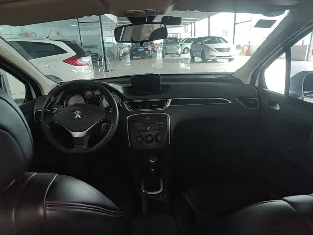 Peugeot 308 2014 Model Joy Edition Classic 1.6L Automatic Superior Style фото 10