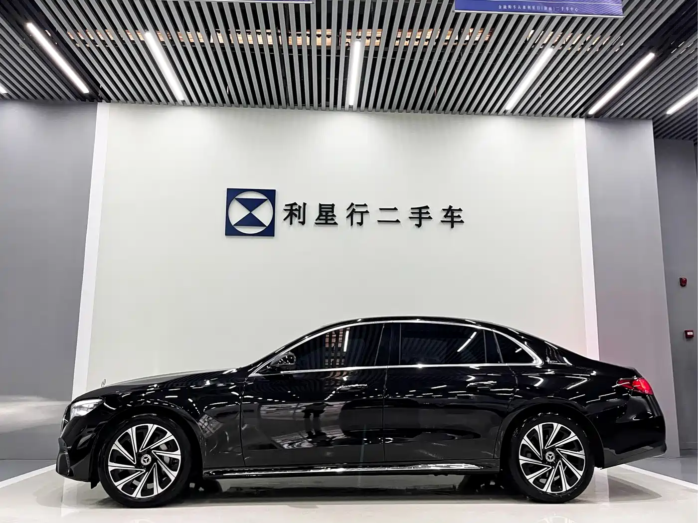 Mercedes-Benz E-Class 2024 Model E 300 L Luxury фото 2