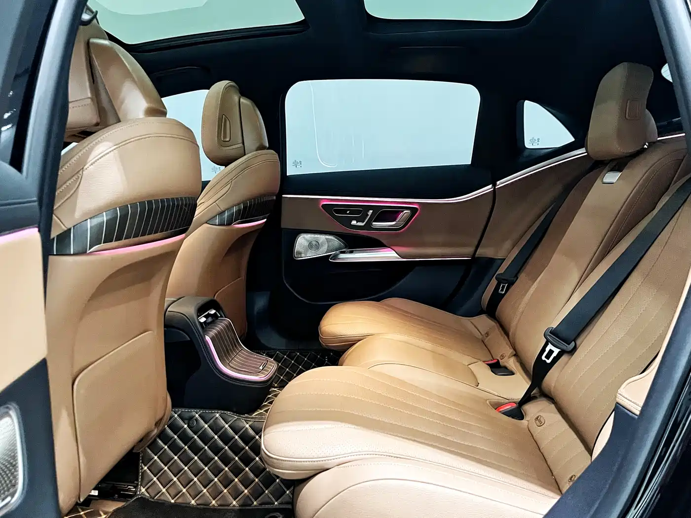 Mercedes-Benz E-Class 2024 Model E 300 L Luxury фото 14