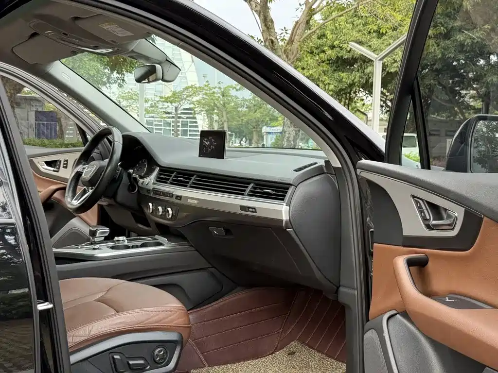 Photo 8 - Audi Q7