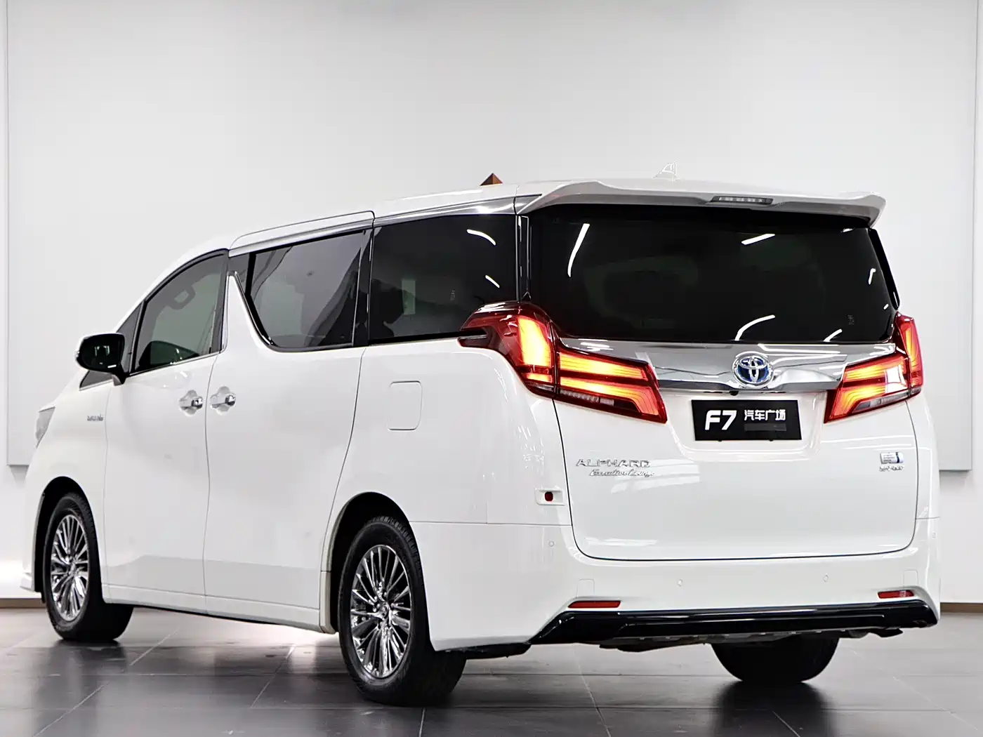 Toyota Alphard 2021 Hybrid 2.5L Premium фото 4