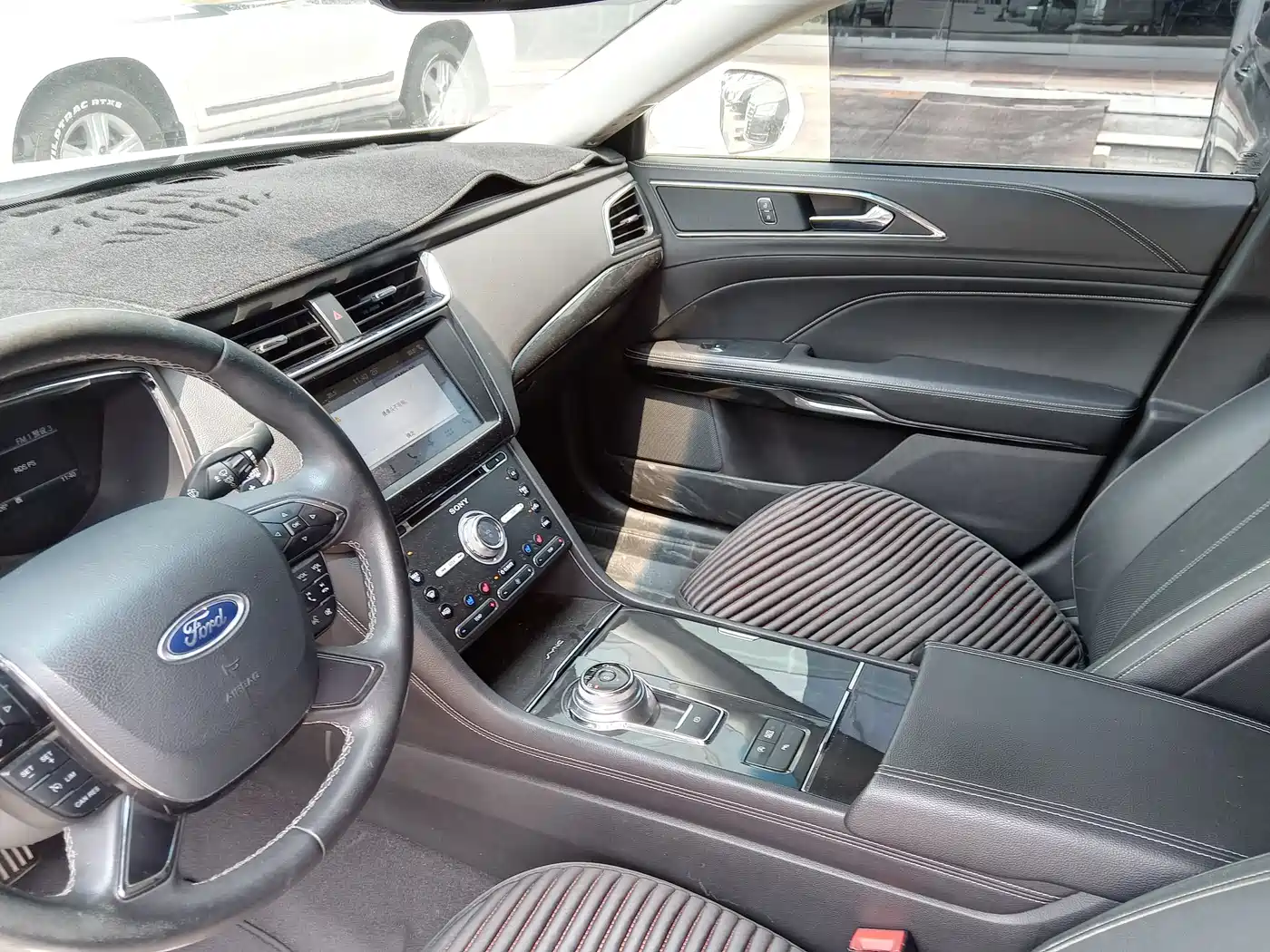 Фото 7 - Ford Taurus