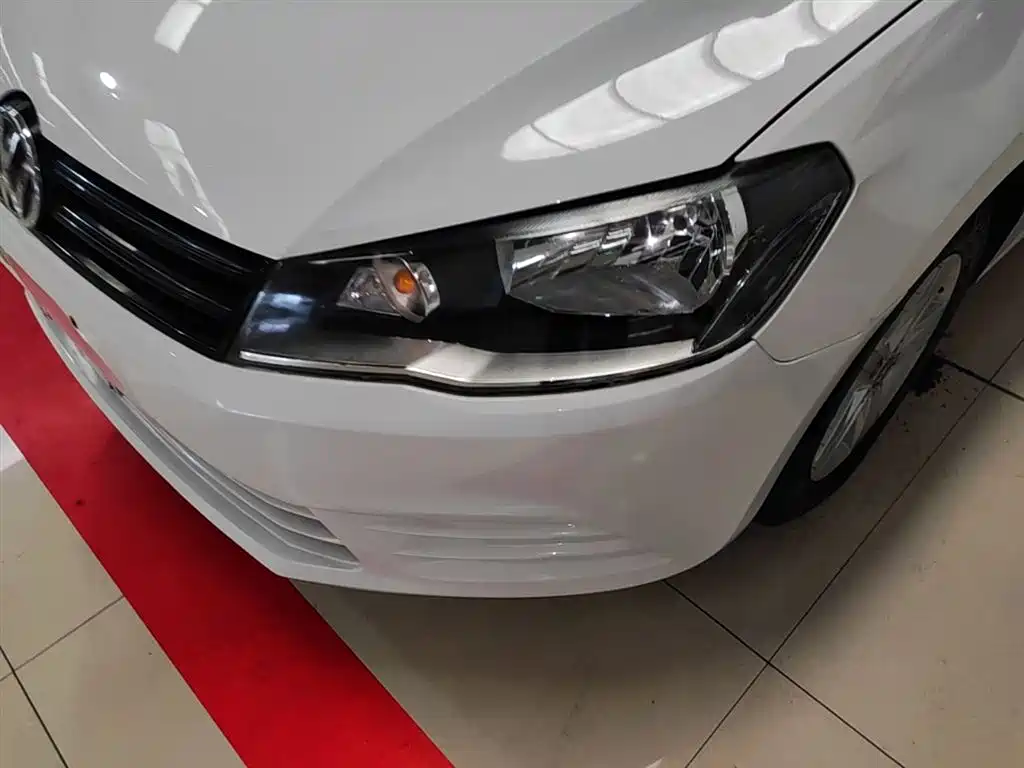 Volkswagen Jetta 2015 1.6L Manual Trend фото 24