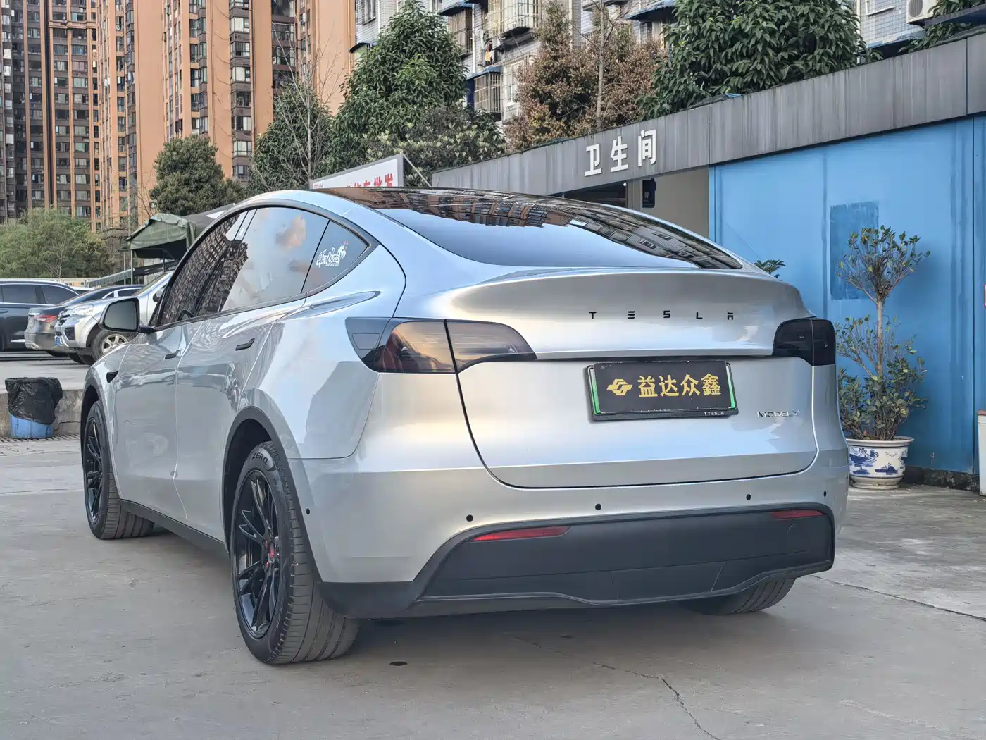 TESLA MODEL Y