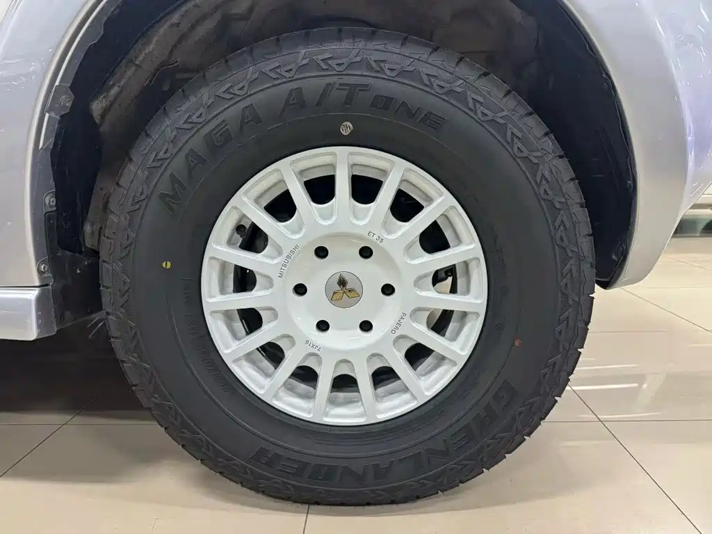 Mitsubishi Pajero 2011 2011 Mitsubishi Pajero V73 3.0L MT GLX