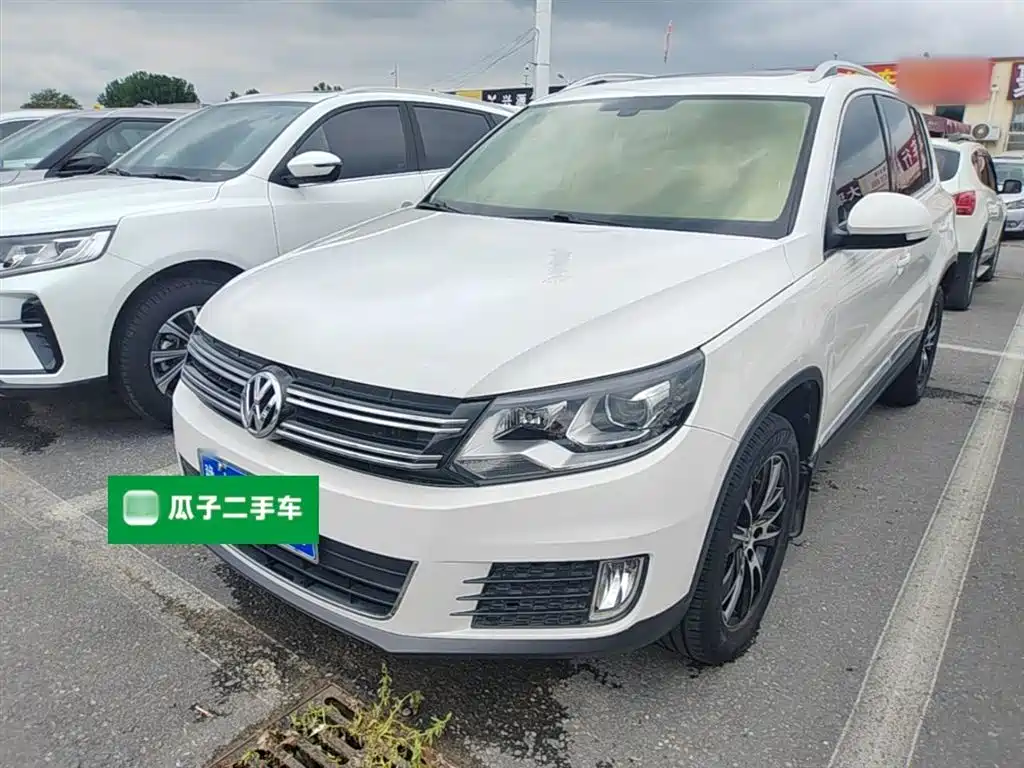 VOLKSWAGEN TIGUAN