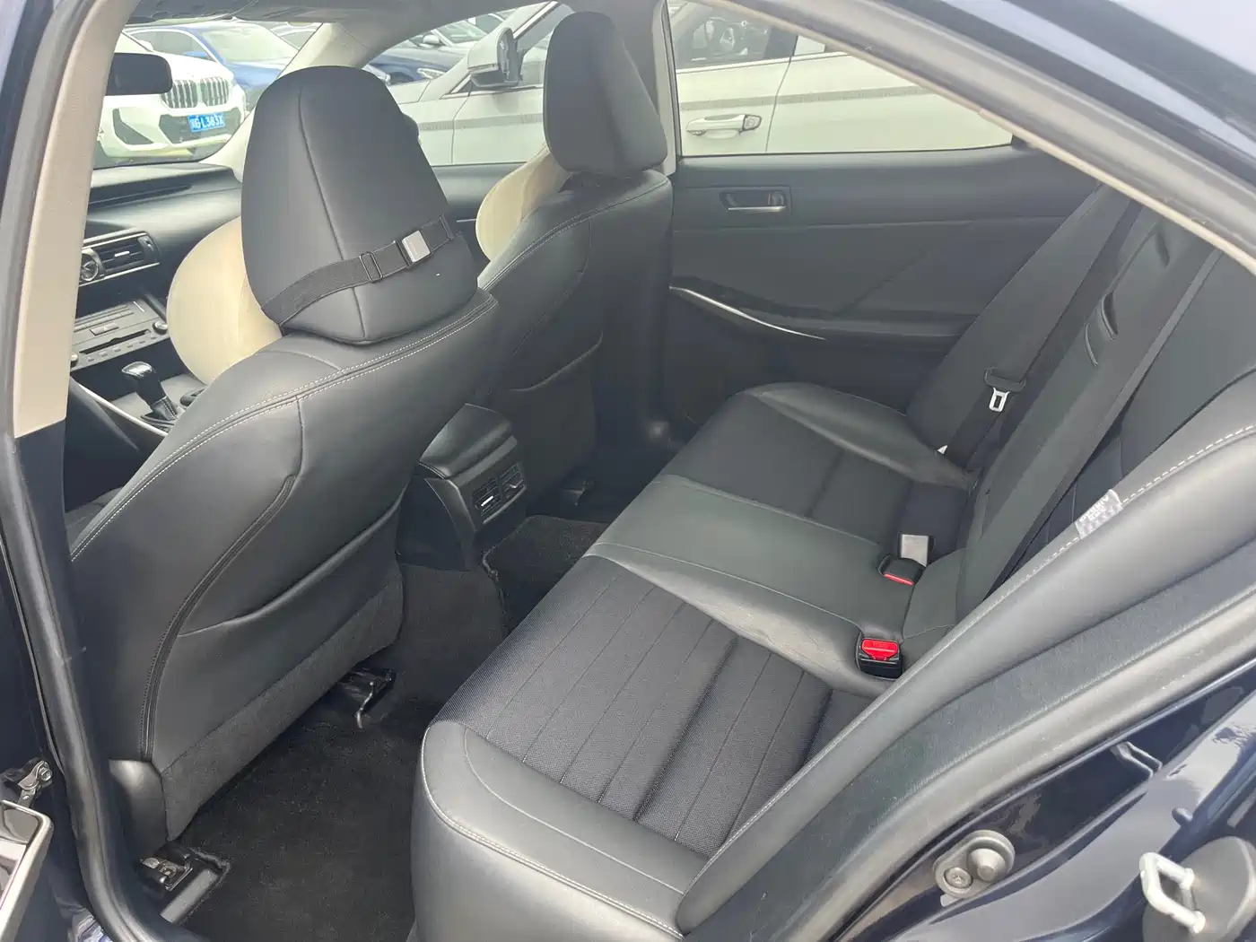 Lexus IS 2018 2017 300 Leading Edition