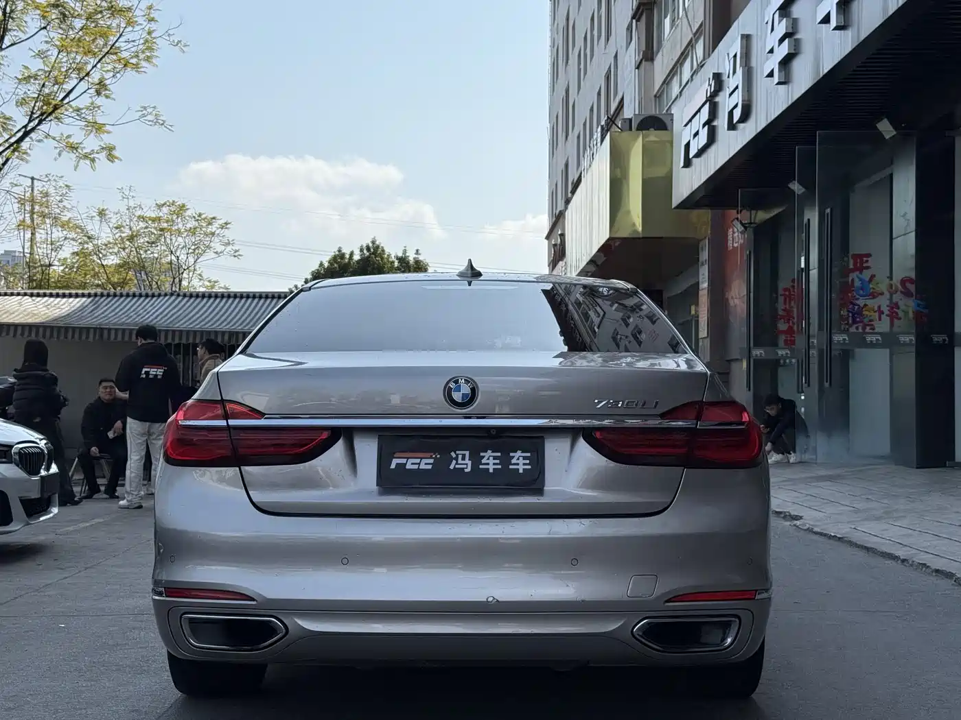 BMW 7 Series 2017 730Li Leading Edition фото 12