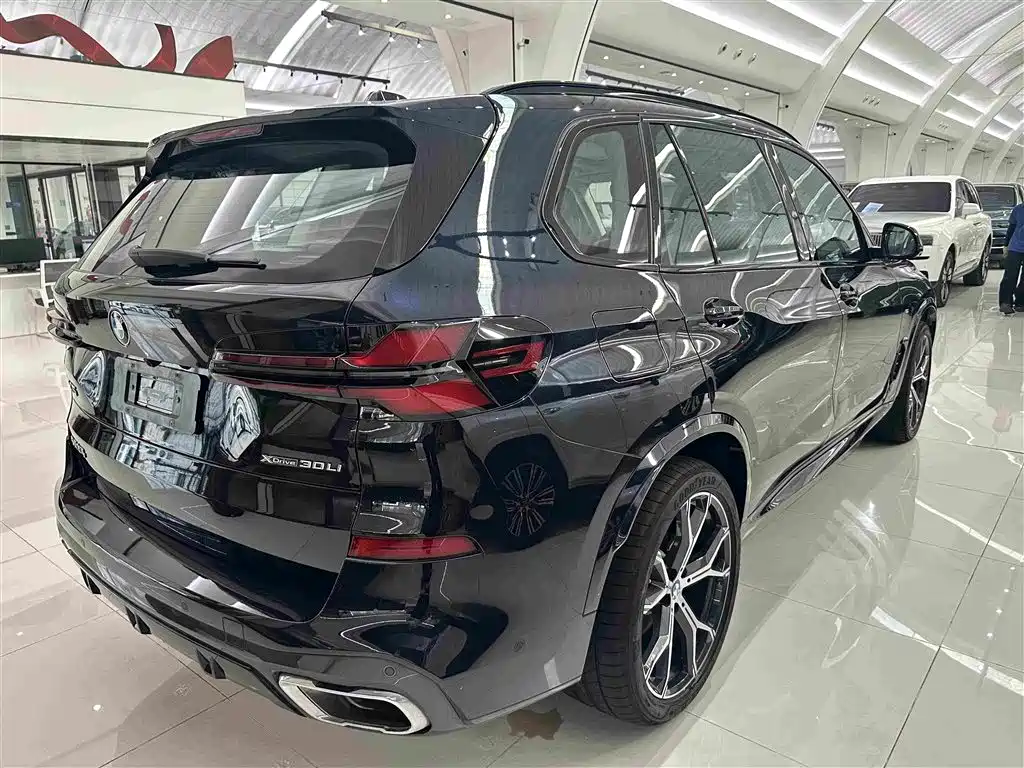 BMW X5 2026 2025 Model xDrive 30Li Exclusive M Sport Blackout Package