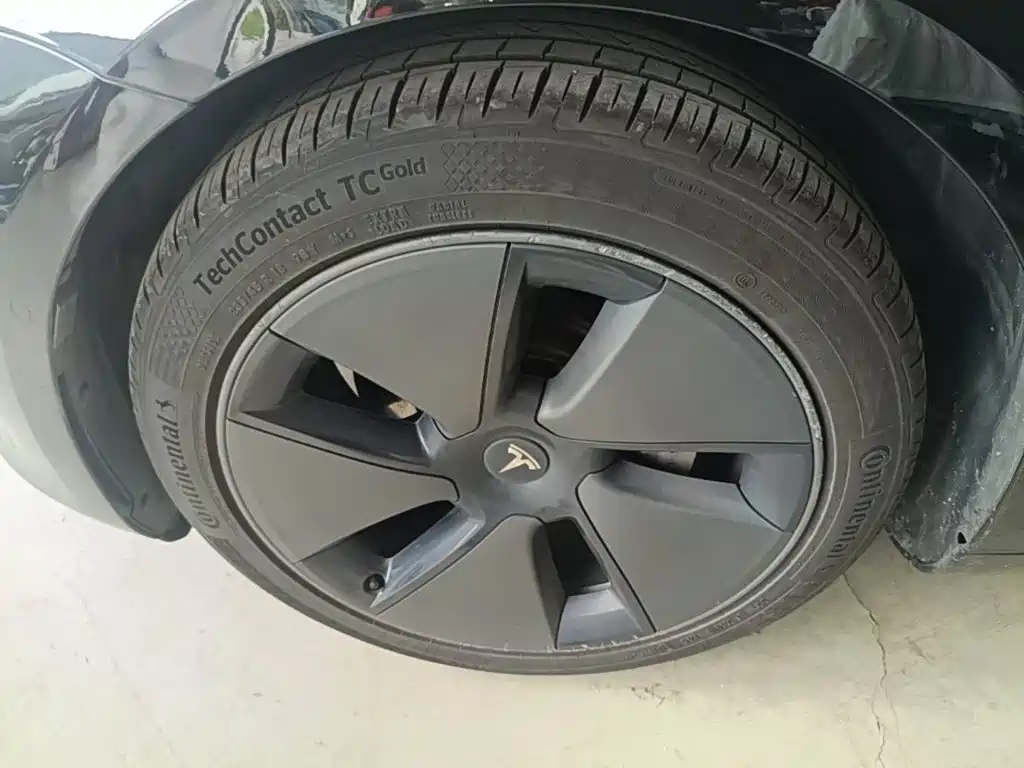 Фото 23 - Tesla Model 3