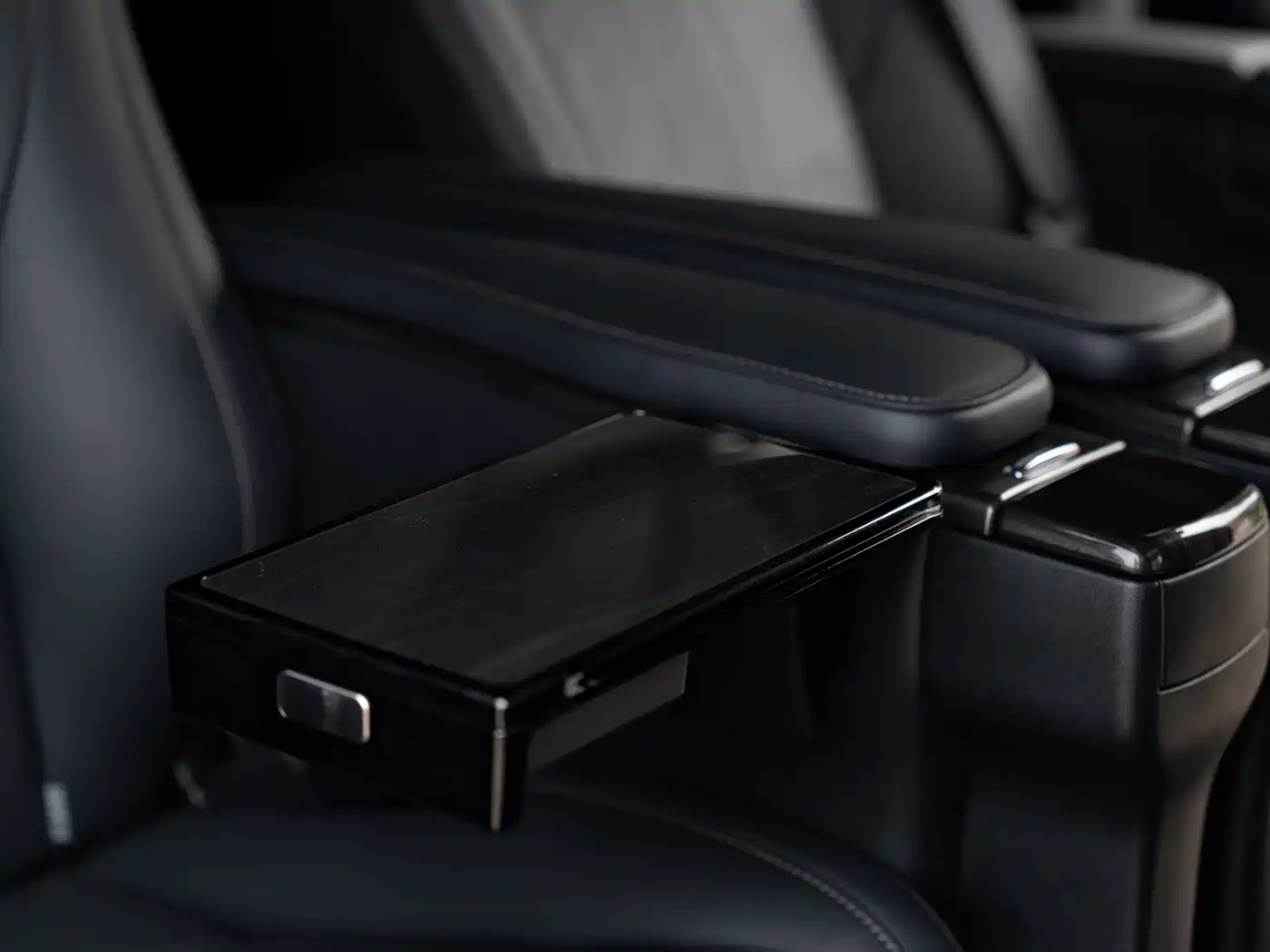 Lexus LM 2020 300h Seven-Seater Elegance Edition фото 14
