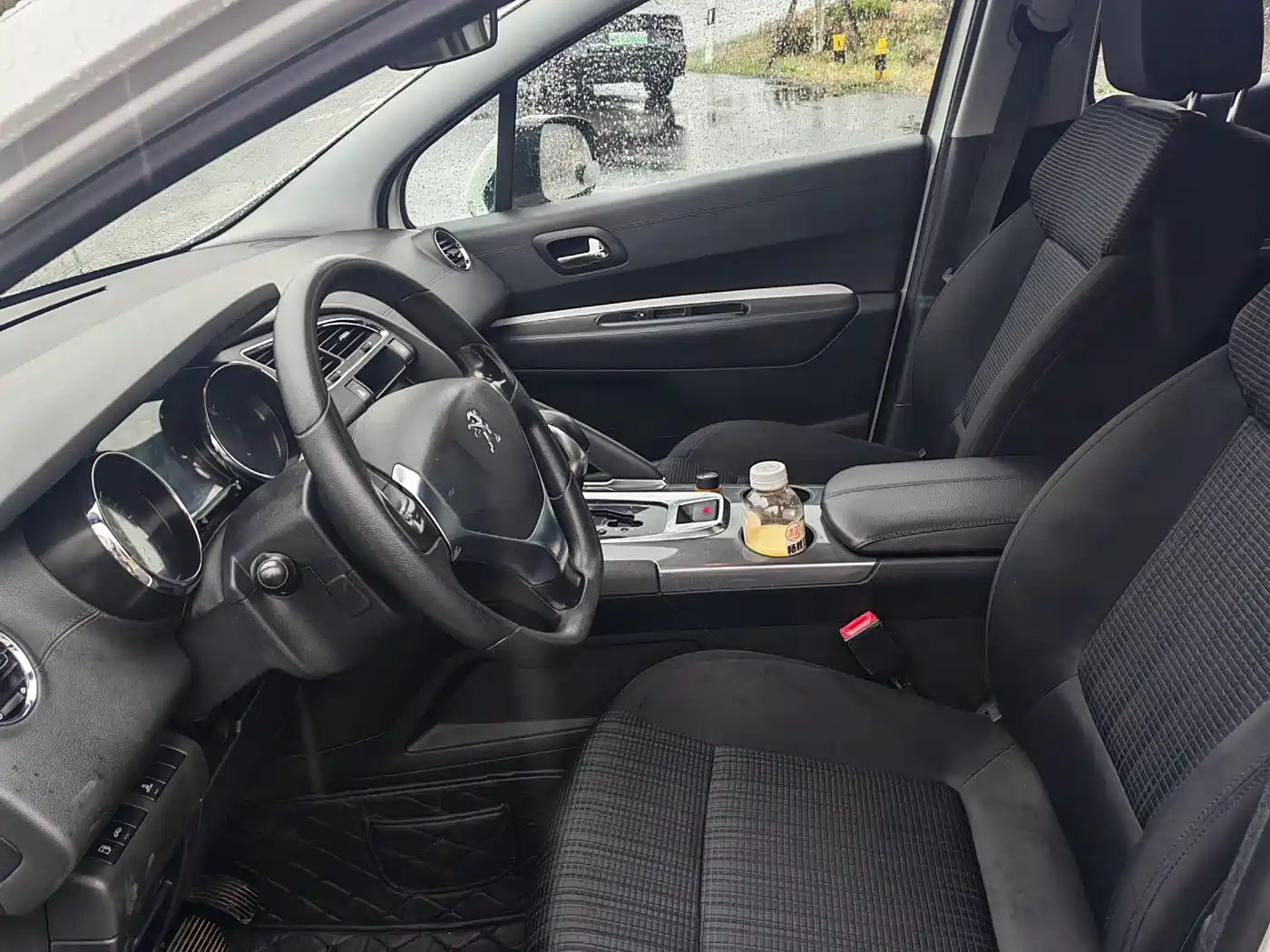 Peugeot 3008 2016 2.0L Automatic Standard Edition фото 8