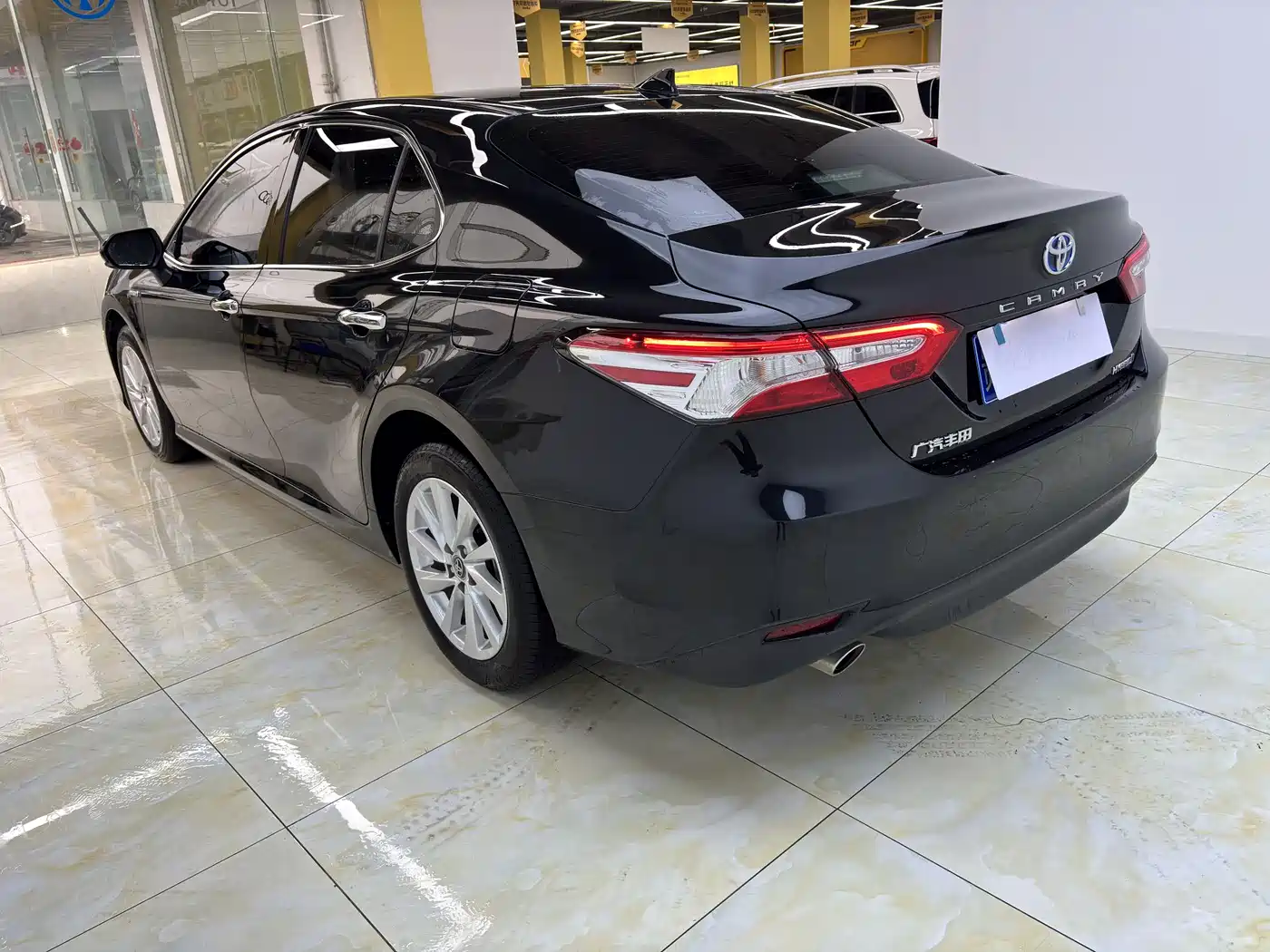 Toyota Camry 2023 Hybrid 2.5HGVP Leading Edition фото 7