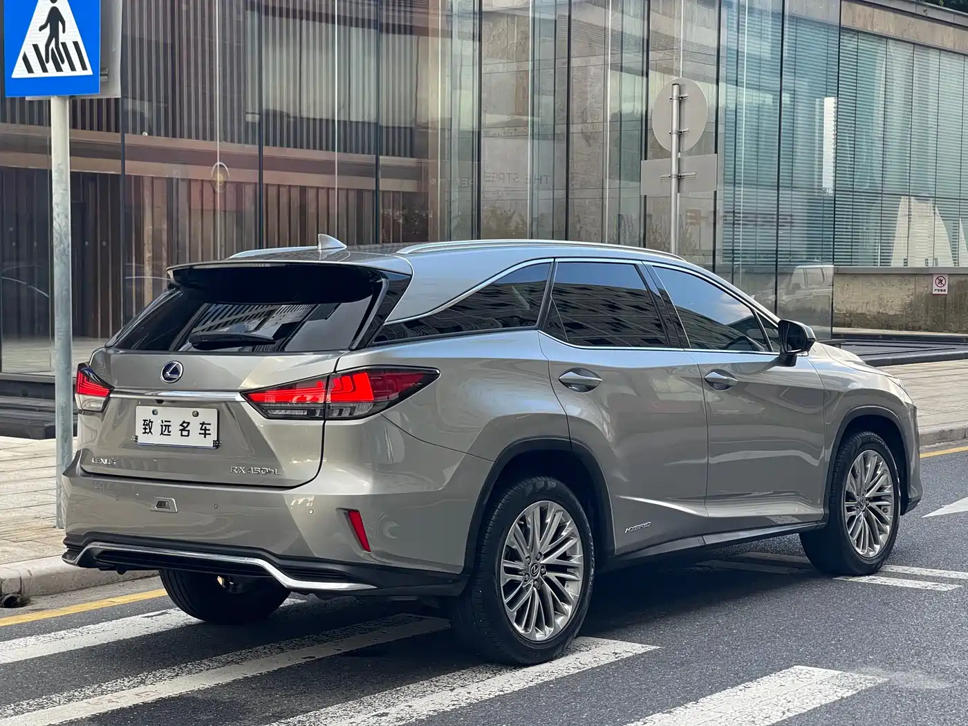 Фото 3 - Lexus RX
