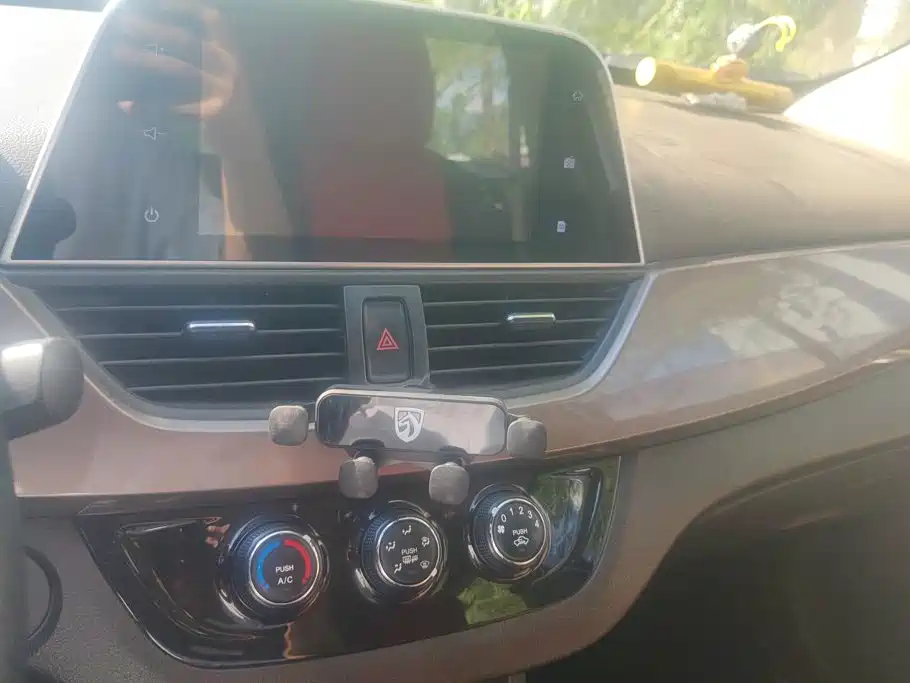 Baojun 310W 2017 2017 1.5L Manual Fashion Edition (China V)