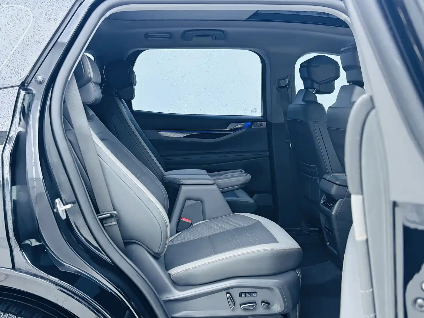 Фото 16 - Ford Edge