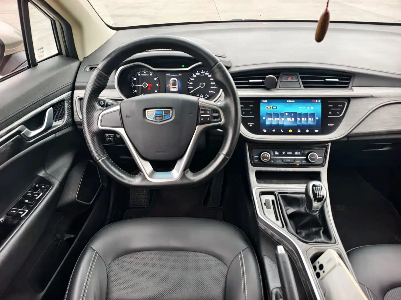 Photo 12 - Geely Emgrand GS