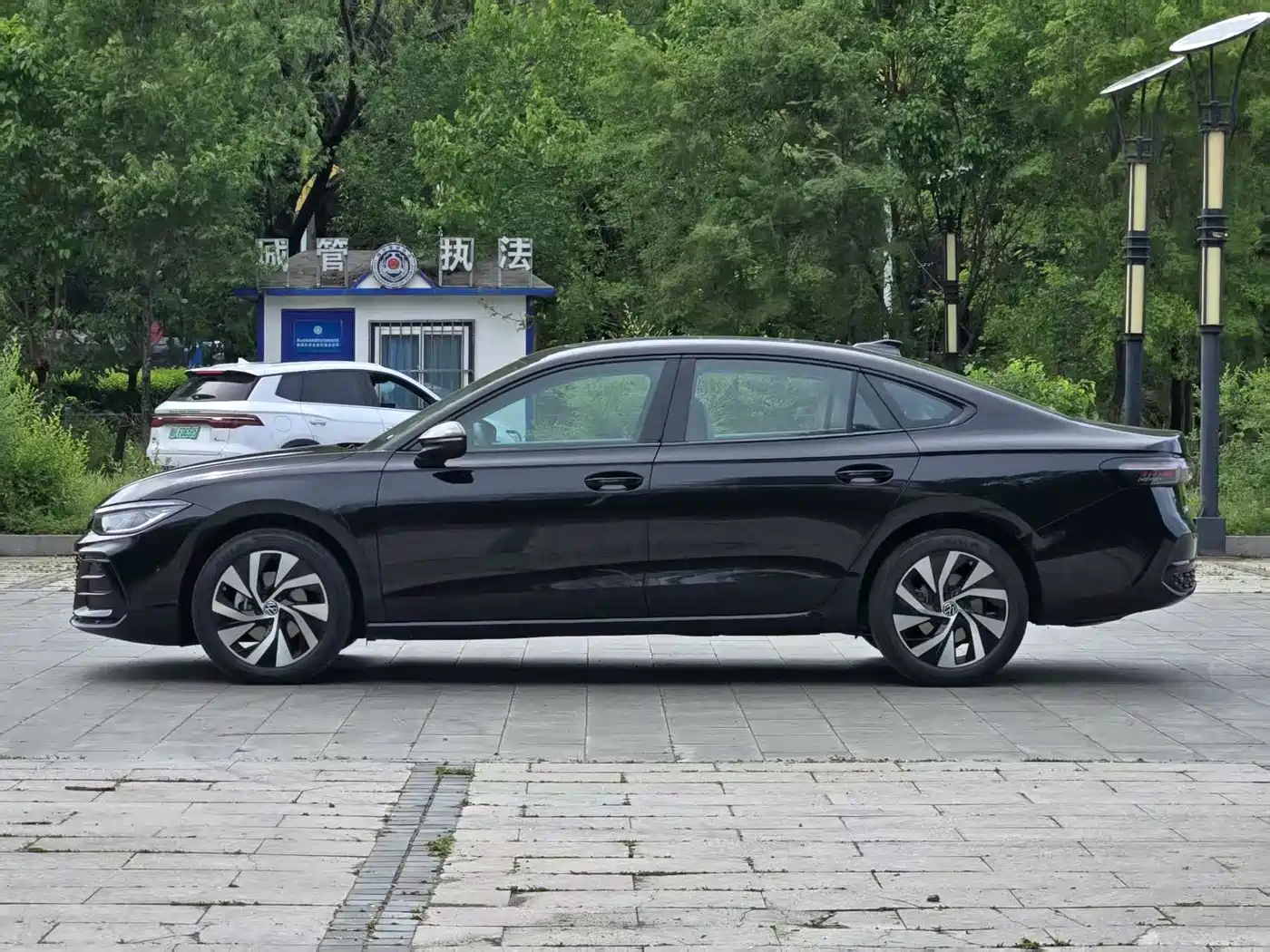 Volkswagen Passat 2026 Pro 380TSI Starlight Dragon Fortune Edition фото 3
