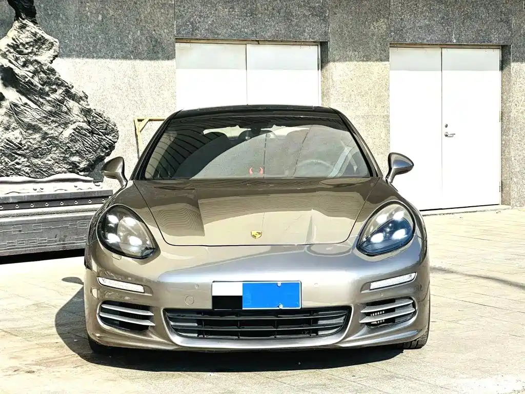 Фото 2 - Porsche Panamera