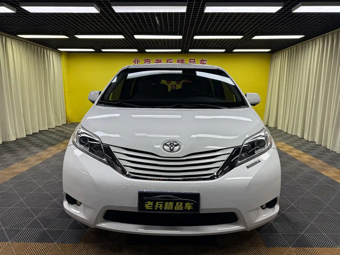 Toyota Sienna 2015 3.5L 4WD L фото 2