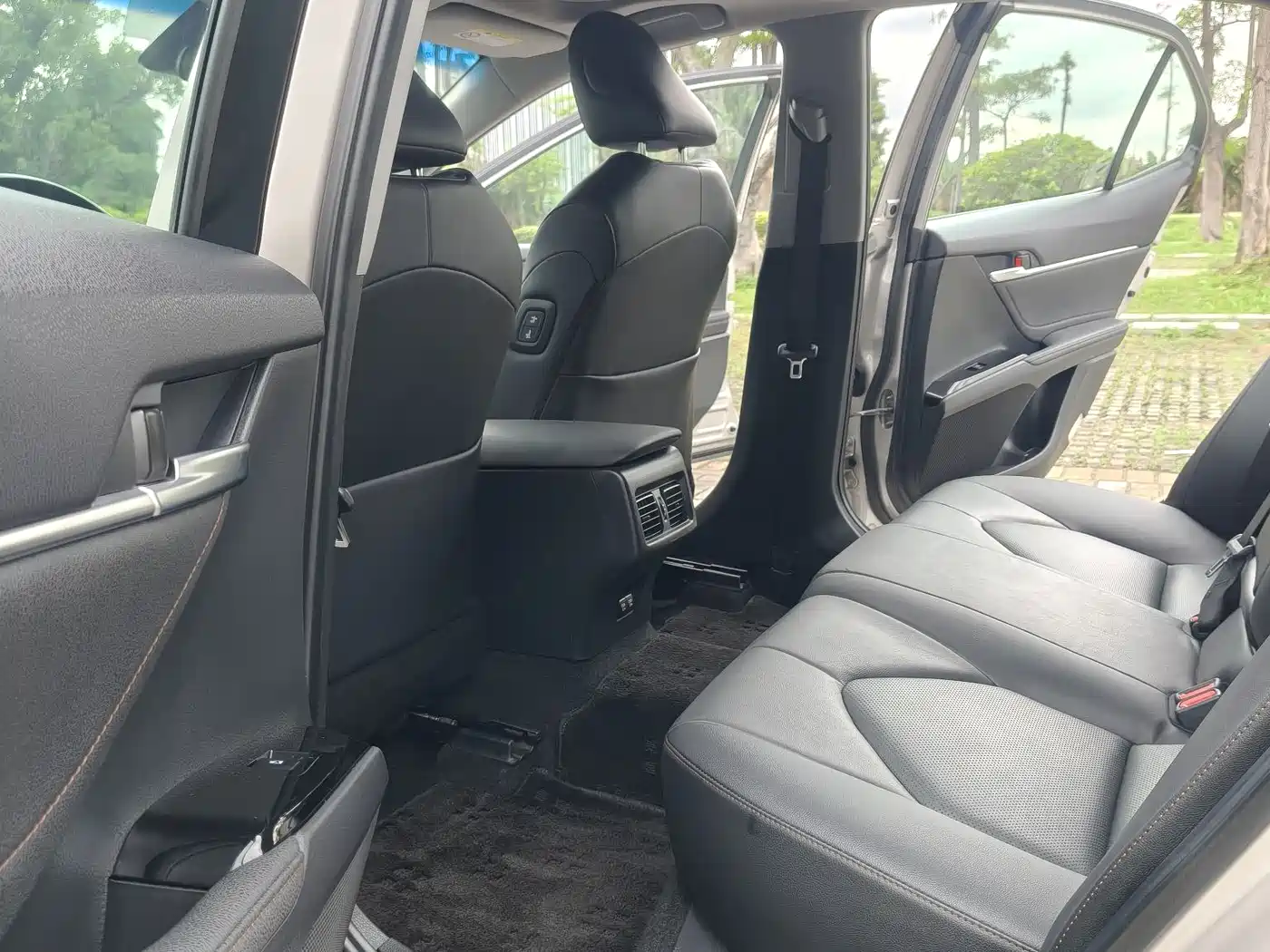 Toyota Camry 2018 2.0G Luxury Edition фото 14