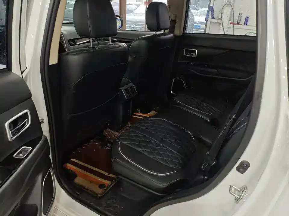 Mitsubishi Outlander 2023 2021 Facelift 2.0L 2WD Premium Edition 7-Seater
