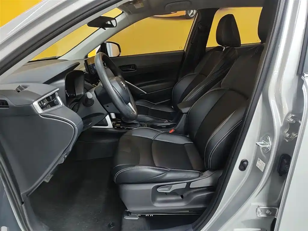 Toyota Frontlander 2023 2.0L CVT Elite Edition фото 15
