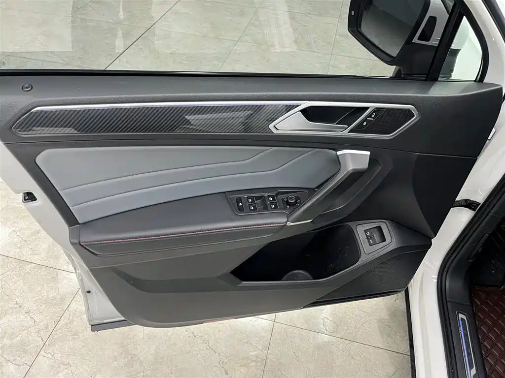 Volkswagen Tiguan L PHEV 2022 430PHEV Plug-in Hybrid Flagship Edition фото 10