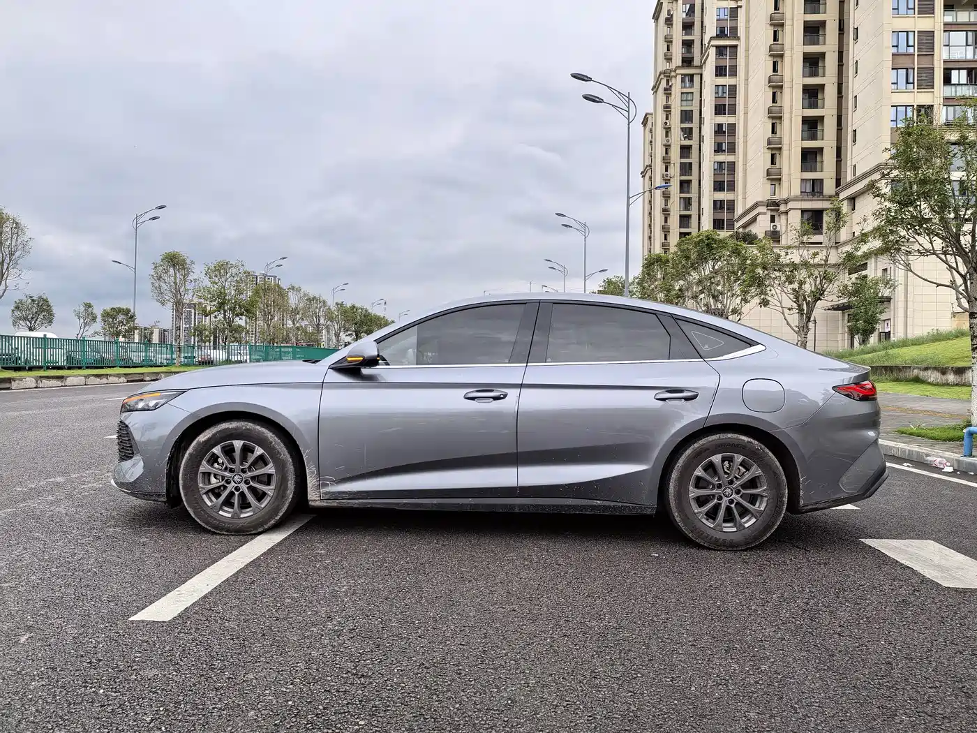 BYD Qin L 2024 DM-i 80KM Leading Edition фото 7