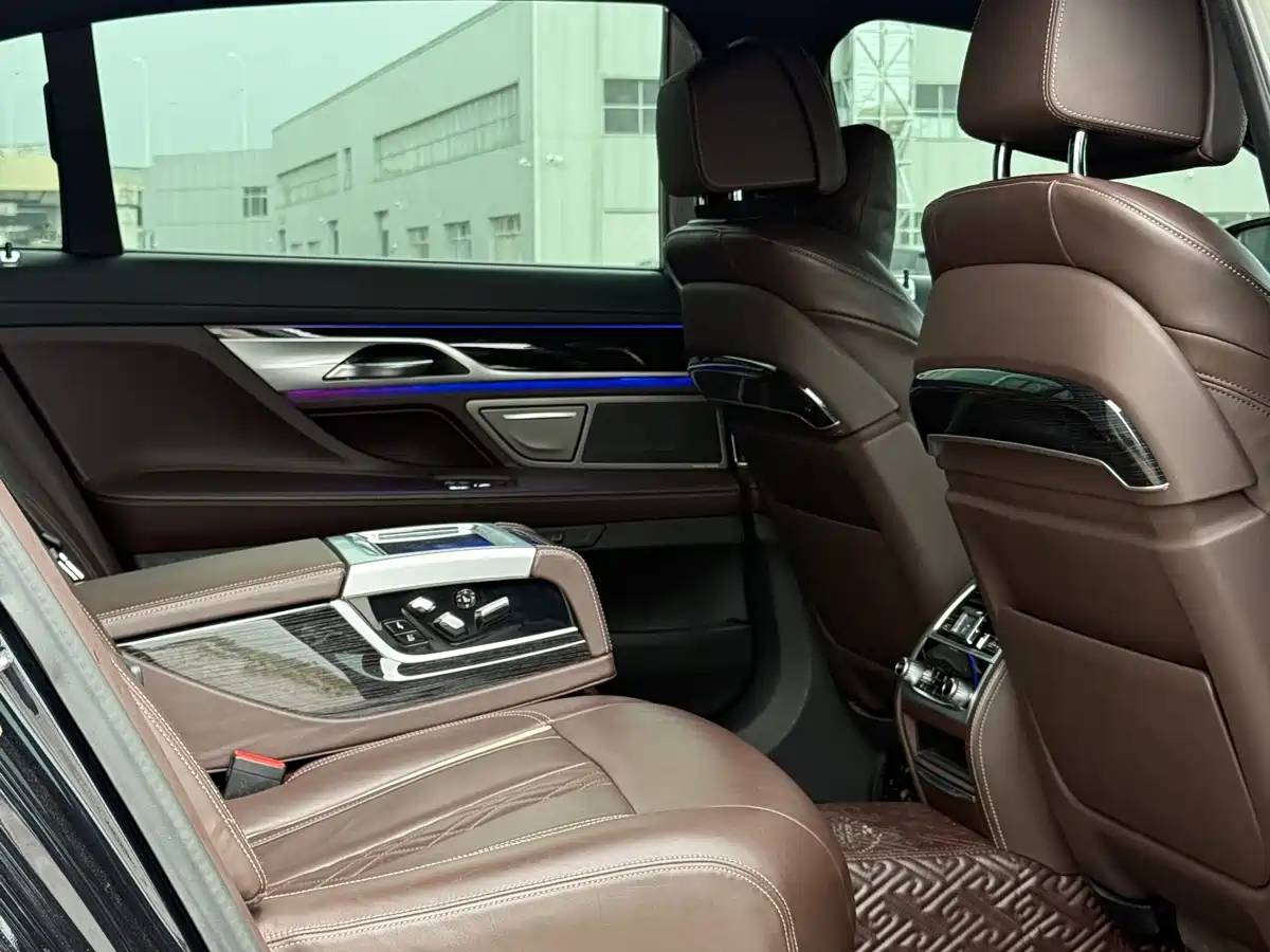 BMW 7-SERIES