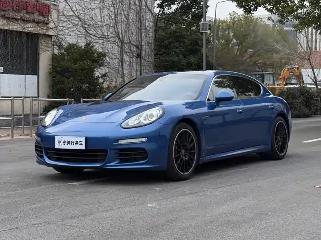 PORSCHE PANAMERA