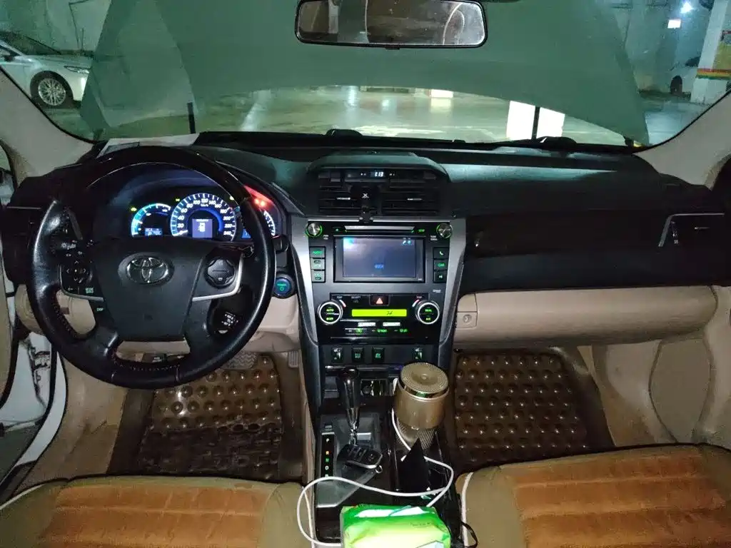 Фото 5 - Toyota Camry