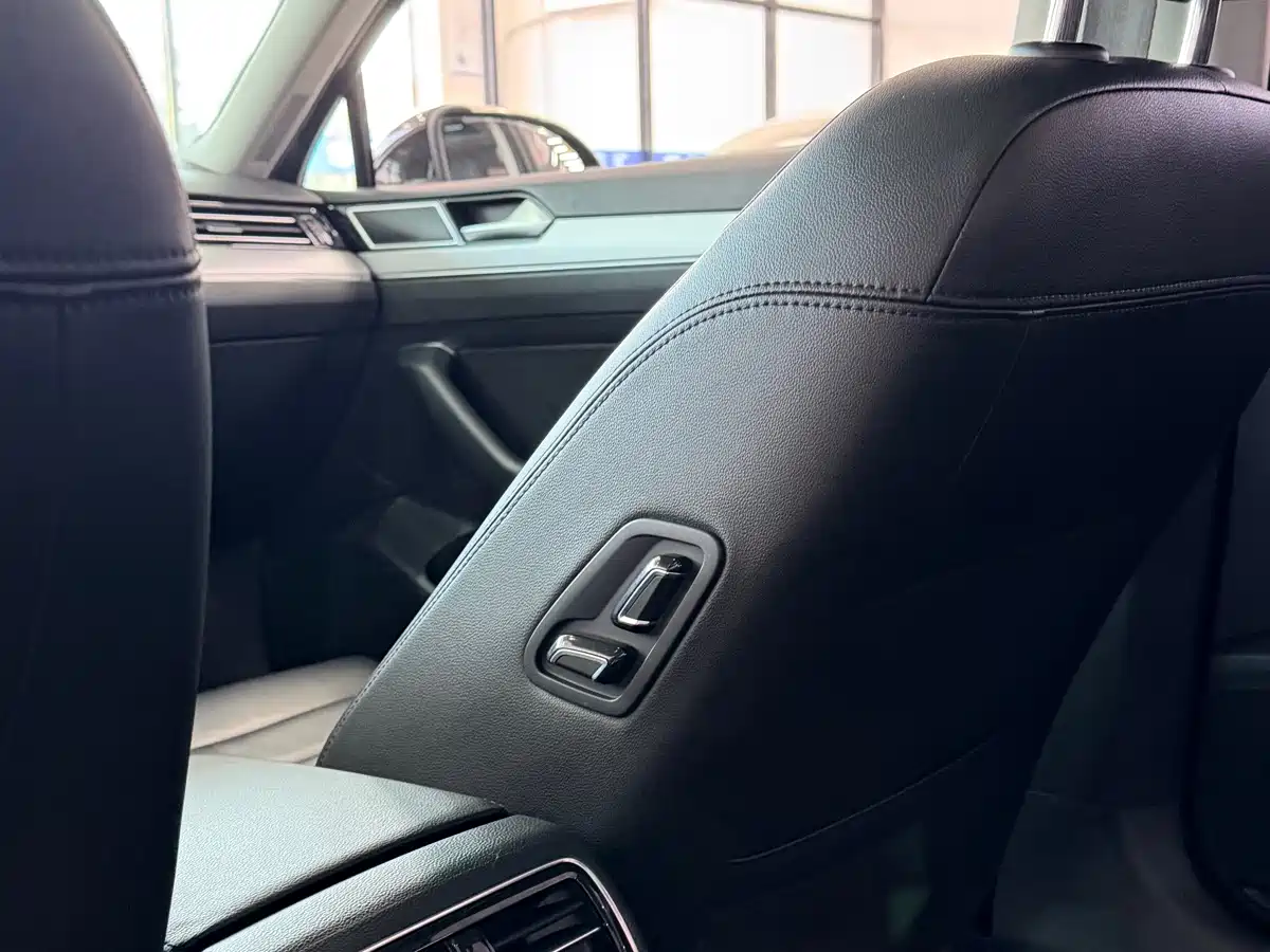Volkswagen Magotan 2018 330TSI DSG Leading фото 12