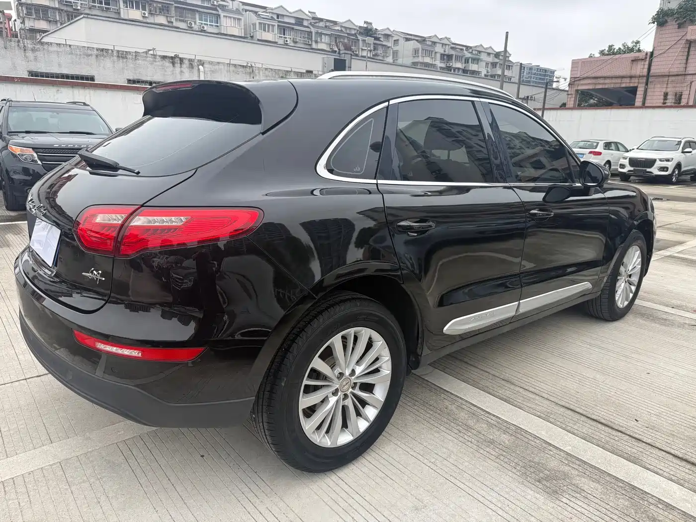 Фото 11 - Zotye SR9