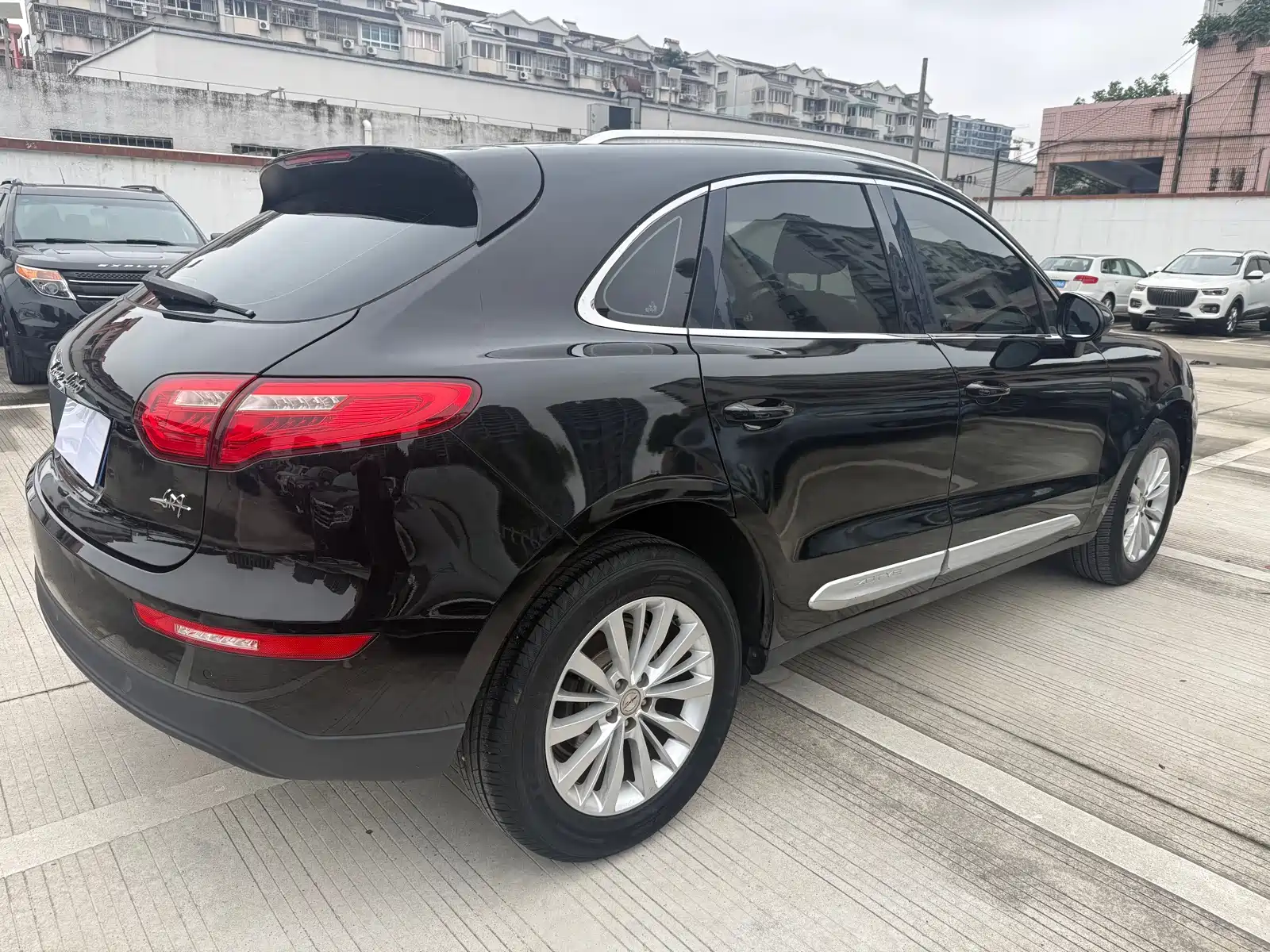 Фото 11 - Zotye SR9