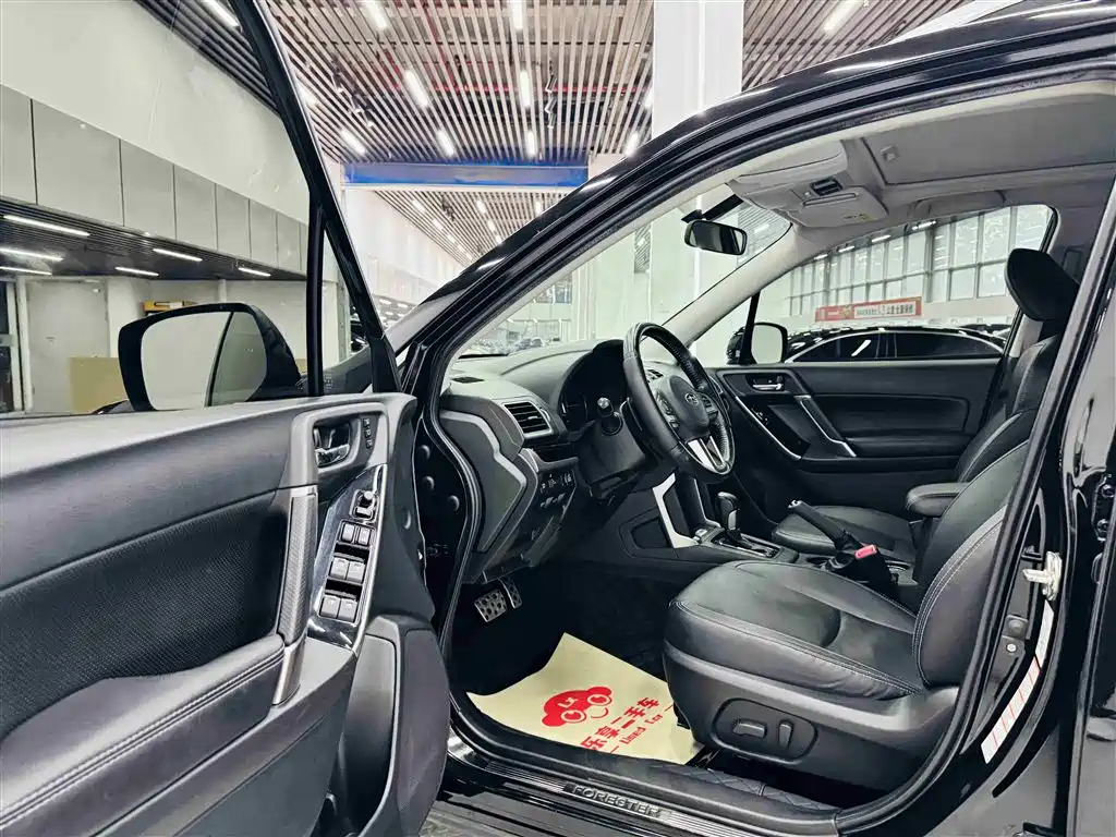 Subaru Forester 2016 2.5i Prestige Navigation Edition фото 11