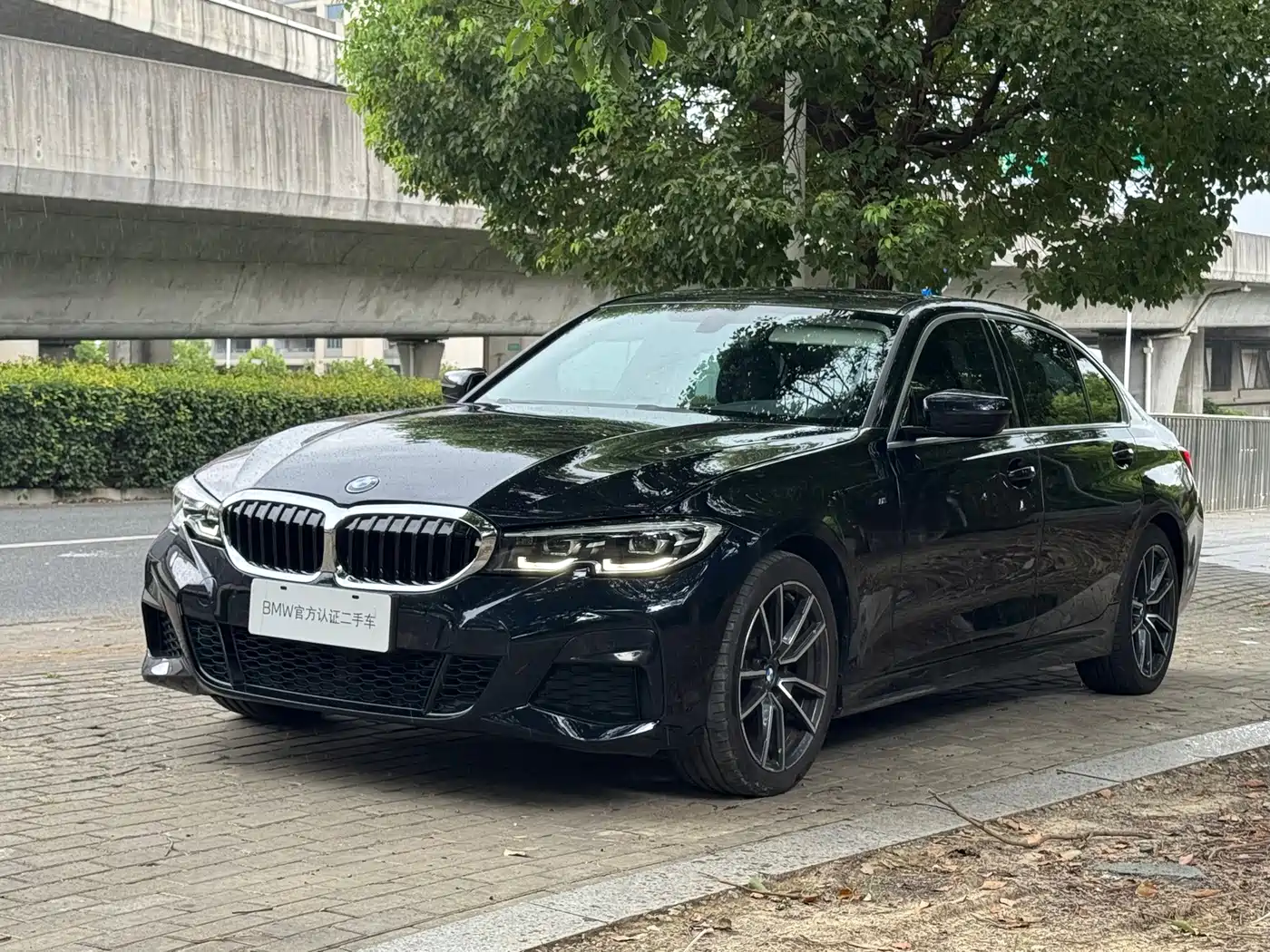 Photo 1 - BMW 3 Series
