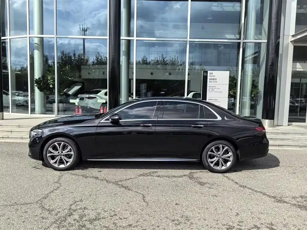 Mercedes-Benz E-Class 2023 E 300 L Sport Fashion фото 3